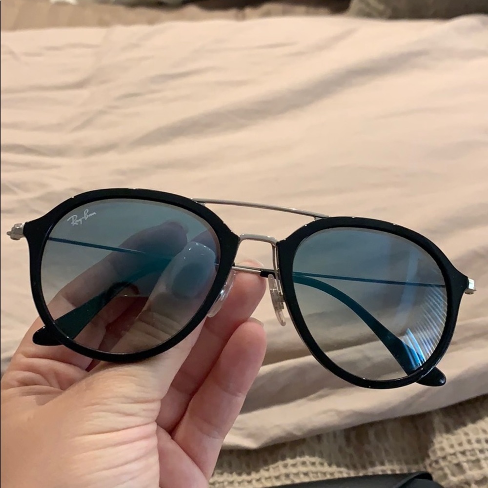 Authentic ray ban aviators with case - Picture 2 of 3